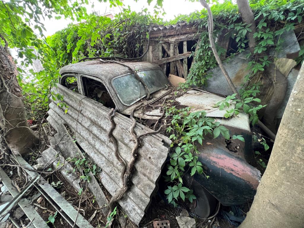 Lot: 118 - FREEHOLD LAND AND FOUR DILAPIDATED GARAGES -